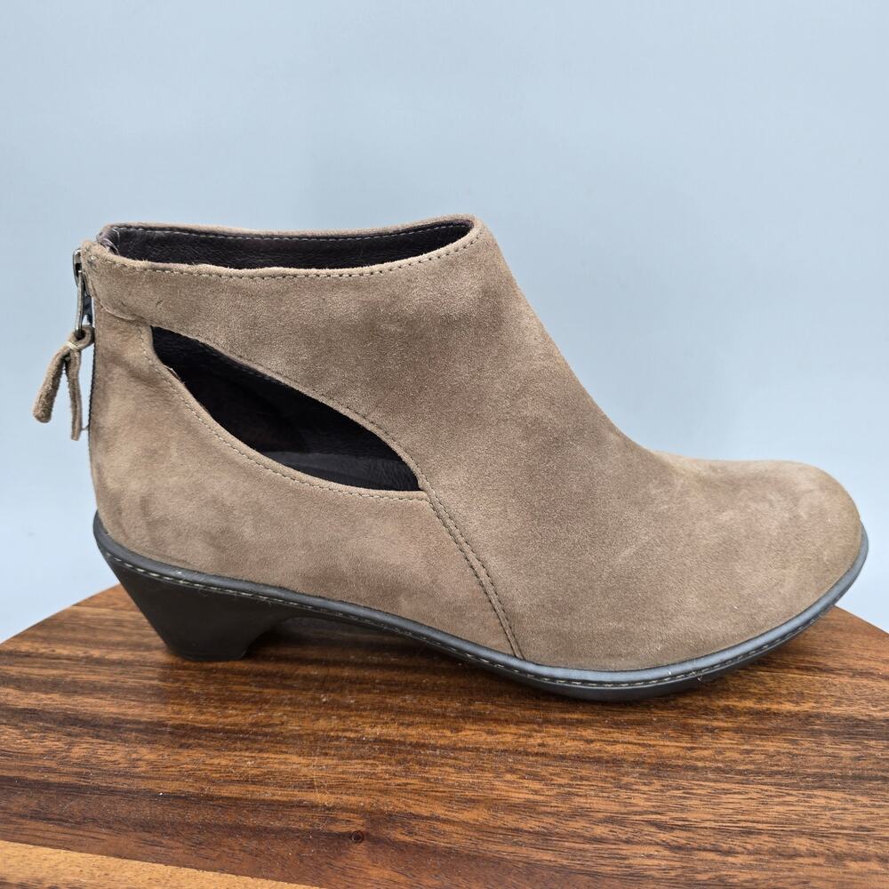 Dansko Bonita Boots Womens 8.5 39 Taupe Suede Leather Cutout Back Zip Booties